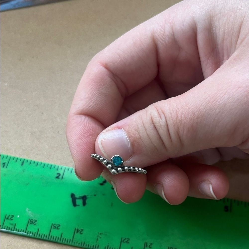 Chic Silver Ring with Teal Accent - Picture 3 of 3